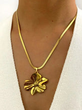 18K Gold-Plated Flower Pendant Snake Chain Necklace Gold One Size Necklaces