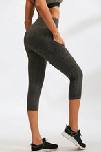Gray Slim Fit Capri Leggings with Pockets Breathable Stretchy Fabric Woman Leggings