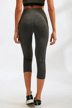 Gray Slim Fit Capri Leggings with Pockets Breathable Stretchy Fabric Woman Leggings