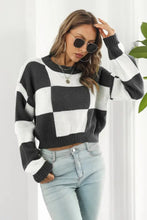 Green and White Checkered Sweater with Long Sleeve Length and Round Neck Sweater Pullovers