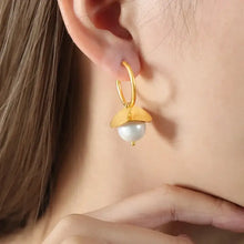 18K gold-plated bead dangle earring with white pearl drop