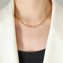 18k gold-plated chain link necklace with twisted oval links