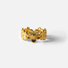 18K gold-plated flower cluster ring in gold floral band design