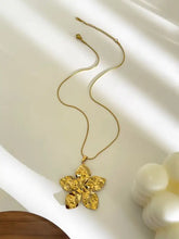 18K gold-plated hammered flower pendant necklace
