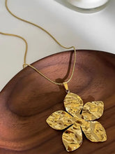 18K Gold-Plated Hammered Flower Pendant Necklace Fashion Jewelry