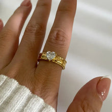 18K gold-plated heart zircon ring with heart-shaped diamond centerpiece