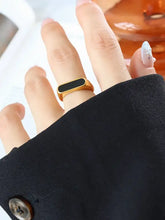 18k gold-plated oil drip ring with black rectangular enamel inlay