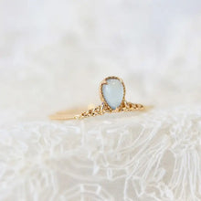 18k gold-plated 925 sterling silver zircon ring with pear-shaped light blue-white gemstone