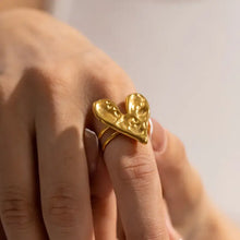 18K gold-plated hammered heart ring with double band
