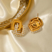 18K gold-plated stainless steel square earrings with coiled design and pearl accents