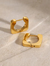 Two shiny 18K gold-plated stainless steel square earrings