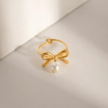 18k gold-plated steel pearl bow ring with dangling baroque pearl