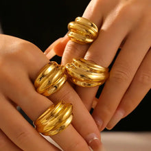 Four 18K gold-plated titanium steel open rings with wavy design on fingers