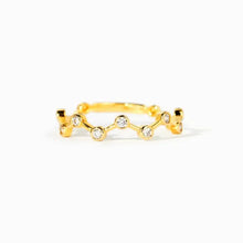 18k gold-plated zigzag ring with clear gemstones and lacy design