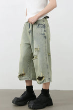 Men's Distressed Loose Denim Shorts
