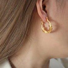 Gold Horseshoe Jewelry Set with Necklace and Earrings