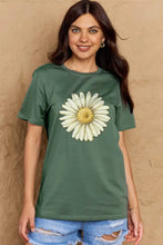 Plus size flower graphic cotton tee in hot pink with olive green daisy print