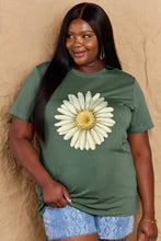 Plus size flower graphic cotton tee in olive green with white daisy