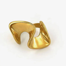 Abstract wave ring in 18k gold-plated stainless steel with smooth curves