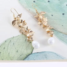 Alloy flower synthetic pearl earrings with dangling teardrop faux pearls