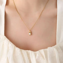 Baroque pearl pendant necklace on 18k gold-plated chain