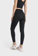 Black Athletic Leggings with High Stretch Nylon Spandex Fabric Woman Leggings
