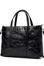 Crinkled black leather handbag with detachable shoulder strap