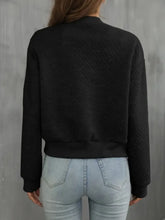 Black cropped sweater with ribbed cuffs and soft cotton blend for women