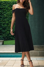 Black Off-the-Shoulder Pleated Midi Dress Black