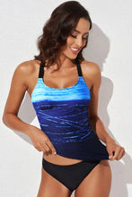 Traje de baño tankini azul y negro con escote cuadrado y patrón de ondas