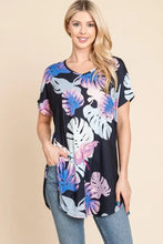 Bombom printed round neck short sleeve t-shirt with tropical leaf print