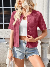 Bordeauxroter Kurzarm-Strickcardigan mit Knopfleiste, leicht elastisch