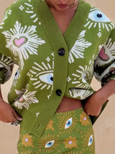 Levendige cardigan met aardetinten en verzonken schouders, met zonnestraalpatroon