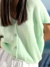 Cardigan verde menta a maniche corte con chiusura a bottoni