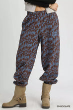 Umgee scenic print casual sweatpants in brown and blue camouflage with elastic waistband and cuffed hems for relaxed fit