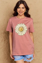 Plus size flower graphic cotton tee in hot pink with daisy design