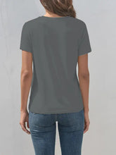 Cat round neck short sleeve t-shirt in dark gray with blue jeans