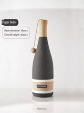 Katzenkratzbaum im Champagnerflaschen-Stil mit miaofairy-Label