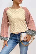 Checkered contrast round neck long sleeve T-shirt with textured raglan sleeves