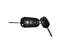 Citroen C3 PureTech Feel black remote key with traditional key, reliable petrol engine