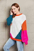 Color Blocked Knit Sweater with Long Sleeve and Round Neck