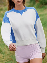Contrast round neck long sleeve sweatshirt in white, blue, and light purple shorts