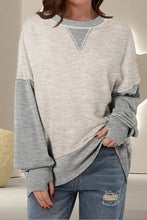Women’s contrast round neck long sleeve sweatshirt with ripped jeans