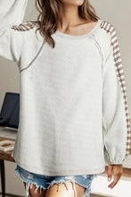 Light grey round neck long sleeve T-shirt with contrast stitching plaid sleeves