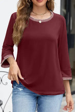 Maroon contrast trim round neck three-quarter sleeve T-shirt