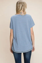 Woman in Cotton Bleu notched short sleeve lab slit striped T-shirt