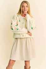 Cream pleated skirt with Dani floral pattern button and pockets