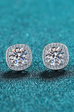 Ohrstecker mit kissenförmigem Moissanit und Pavé-Halo aus Sterlingsilber