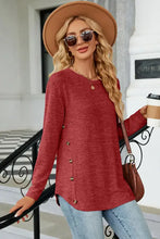 Women’s long-sleeved red decorative button round neck T-shirt