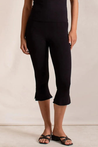 Side Slit Capris Leggings Black